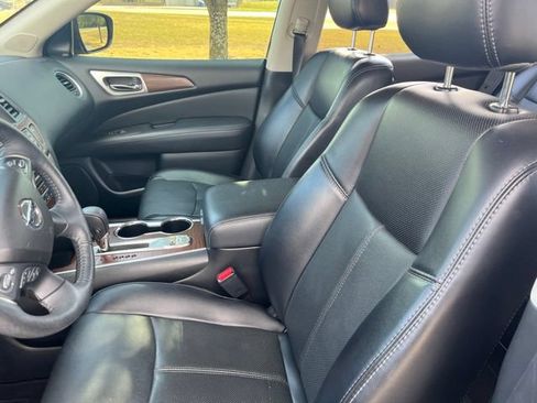 Used 2020 Nissan Pathfinder Platinum FWD image 9