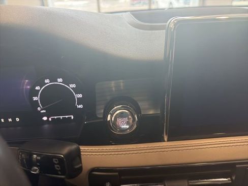 Used 2020 Lincoln Corsair AWD w/ Premium Package image 23