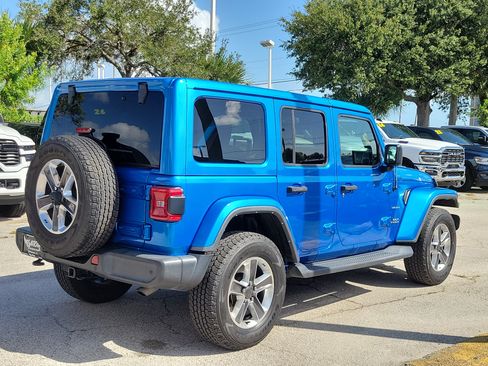Used 2022 Jeep Wrangler Unlimited Sahara w/ LED Lighting Group AWD/4WD image 4