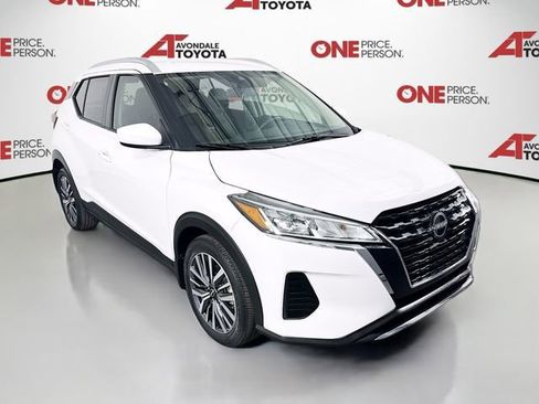 Used 2024 Nissan Kicks SV image 1