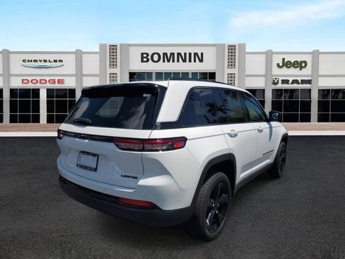 Used 2025 Jeep Grand Cherokee Limited w/ Black Appearance Package image 3