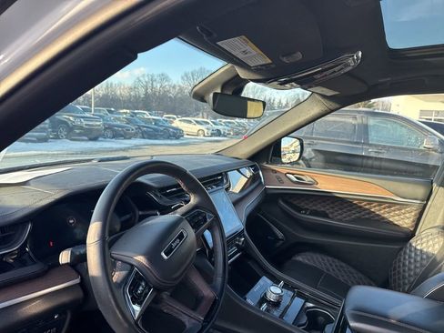 Used 2022 Jeep Grand Cherokee Summit w/ Luxury Tech Group V image 12