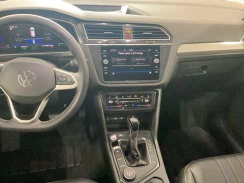 Certified 2024 Volkswagen Tiguan SE AWD/4WD image 12