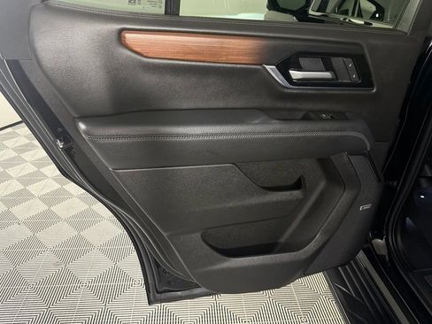 Used 2025 GMC Yukon Denali AWD/4WD image 25