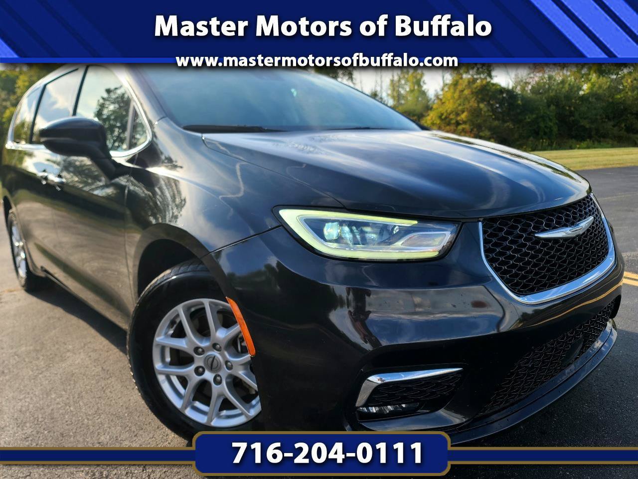 Used 2023 Chrysler Pacifica Touring-L FWD image 1