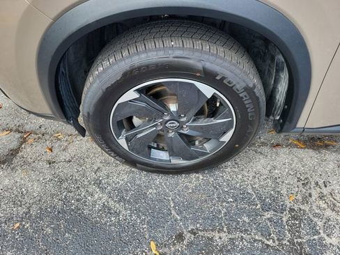 Used 2024 Nissan Rogue SV image 5