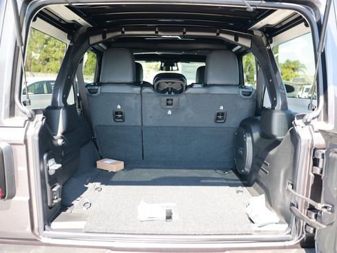 New 2026 Jeep Wrangler Unlimited Rubicon AWD/4WD image 36