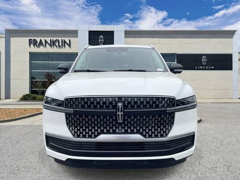 New 2026 Lincoln Navigator L Reserve AWD/4WD image 2
