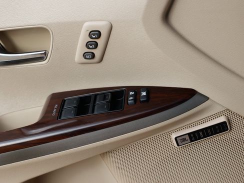 Used 2015 Toyota Venza XLE image 48