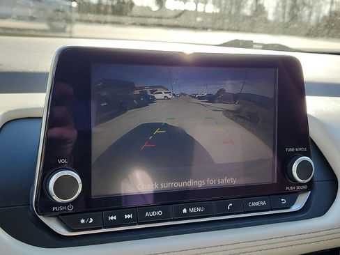 Used 2022 Nissan Rogue SV w/ SV Premium Package image 14