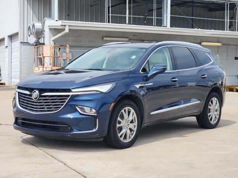 Used 2024 Buick Enclave Essence w/ Experience Buick Package AWD/4WD image 3