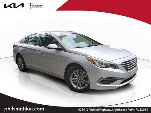 Used 2015 Hyundai Sonata SE image 1
