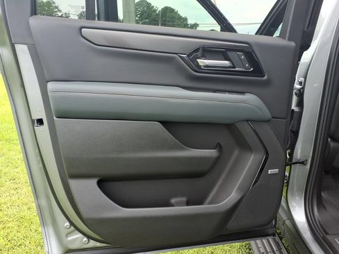 New 2026 GMC Yukon XL AT4 w/ AT4 Premium Plus Package AWD/4WD image 18