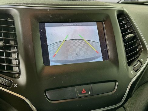 Used 2020 Jeep Cherokee Latitude FWD image 23