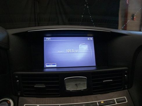 Used 2016 INFINITI Q70 3.7 w/ Deluxe Touring Package image 34