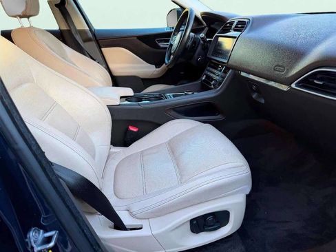Used 2017 Jaguar F-PACE Prestige image 14