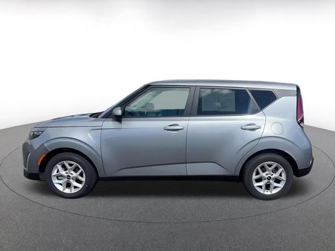 Used 2025 Kia Soul LX w/ LX Technology Package FWD image 9