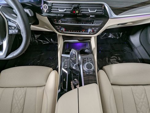 Certified 2022 BMW 530i xDrive 530i xDrive w/ Convenience Package image 38