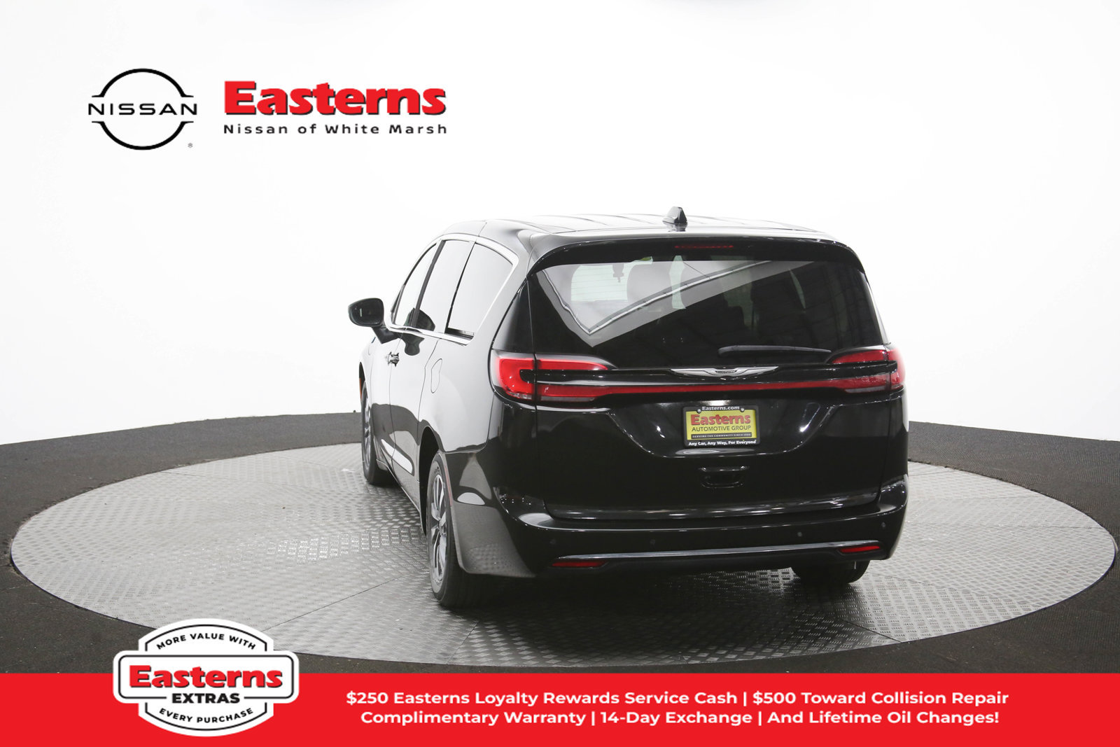Used 2023 Chrysler Pacifica Touring-L FWD image 40