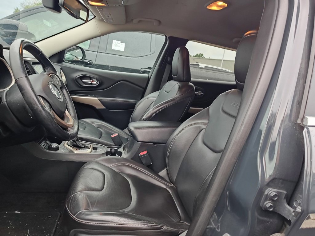 Used 2018 Jeep Cherokee Limited AWD/4WD image 6