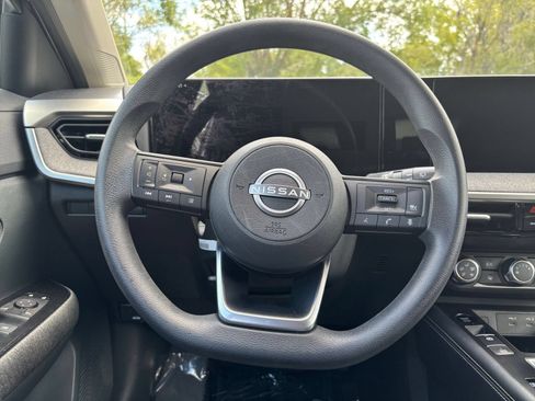 Used 2025 Nissan Kicks SV AWD/4WD image 21