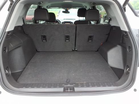 Used 2023 GMC Terrain SLE w/ Driver Convenience Package FWD image 6