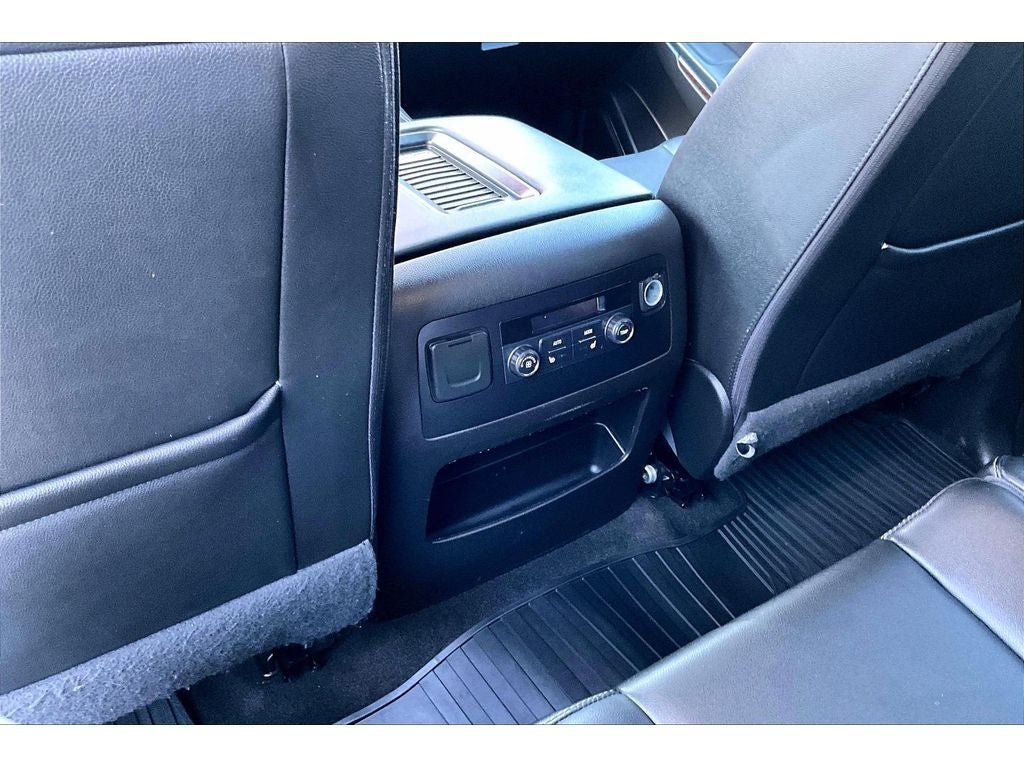 Used 2017 GMC Yukon SLT w/ HD Trailering Package AWD/4WD image 26