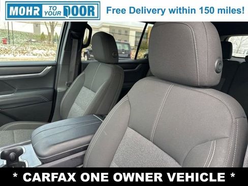 Used 2025 GMC Acadia Elevation image 13