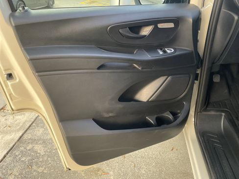 Used 2023 Mercedes-Benz Metris image 17