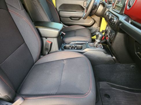 Used 2023 Jeep Gladiator Rubicon w/ Cold Weather Group image 16