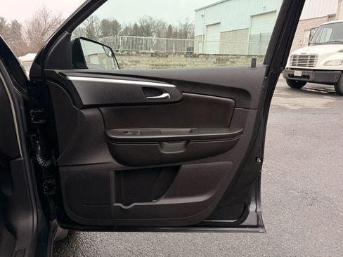 Used 2009 Chevrolet Traverse LT image 24