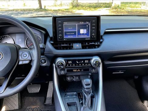 Used 2022 Toyota RAV4 XLE image 9