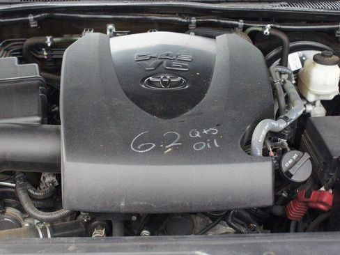 Used 2022 Toyota Tacoma Limited image 31