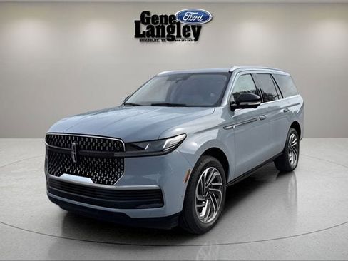 Used 2025 Lincoln Navigator Reserve AWD/4WD image 6