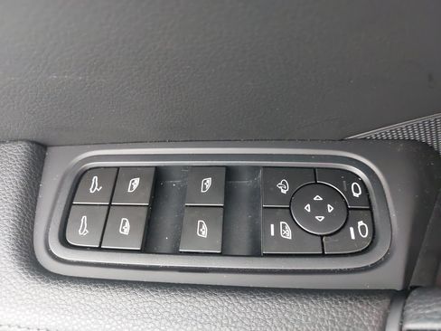 Certified 2026 Porsche Cayenne AWD/4WD image 30