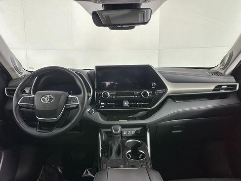 Used 2023 Toyota Highlander Limited image 21