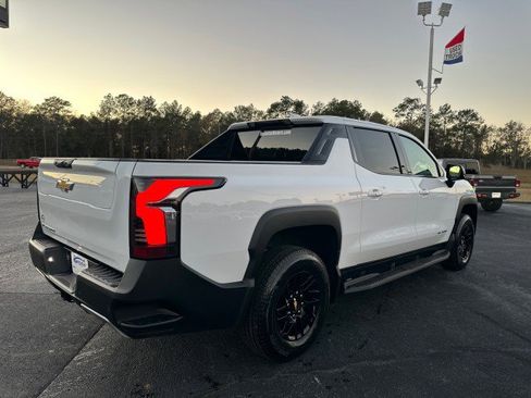New 2025 Chevrolet Silverado EV LT image 3