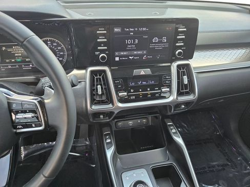 Used 2021 Kia Sorento EX FWD image 23