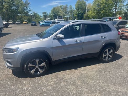 Used 2019 Jeep Cherokee Limited AWD/4WD image 17