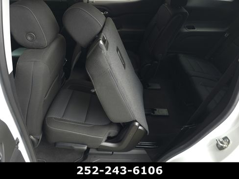 Used 2023 GMC Acadia SLE w/ Driver Convenience Package FWD image 23