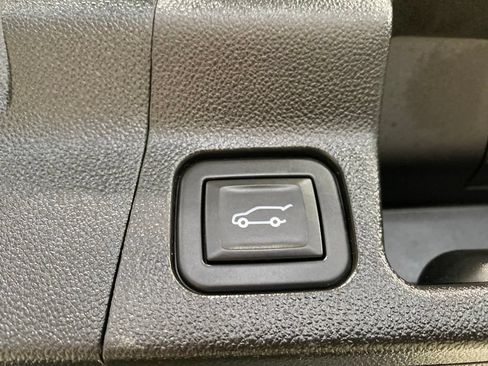 Used 2023 GMC Acadia SLT w/ Elevation Edition AWD/4WD image 11