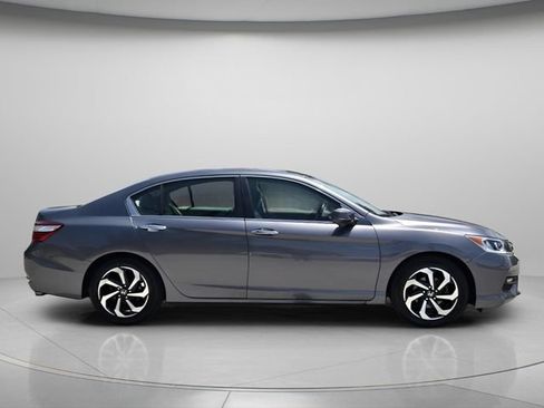 Used 2017 Honda Accord EX-L image 5