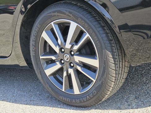 Used 2021 Nissan Versa SV image 7