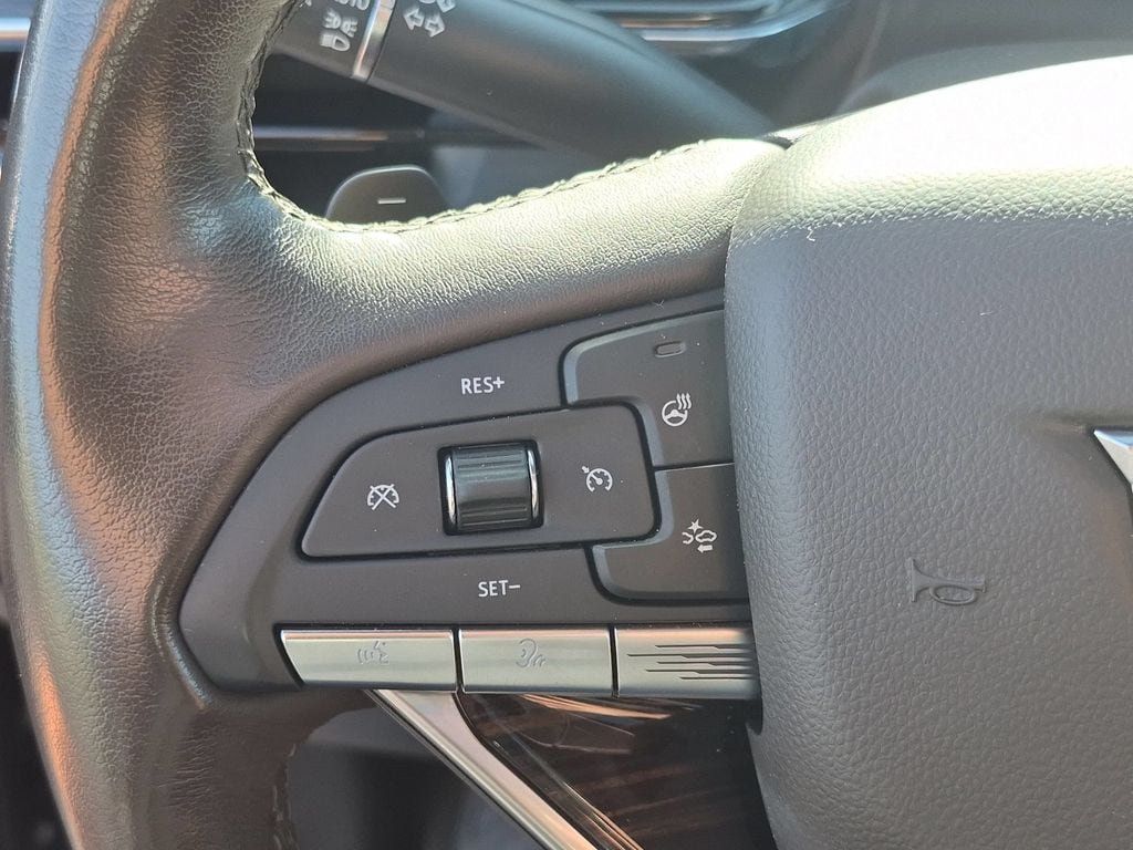 Used 2021 Cadillac Escalade Premium Luxury AWD/4WD image 16