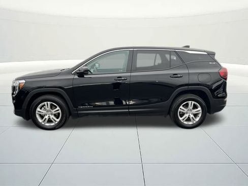 Used 2024 GMC Terrain SLE image 2