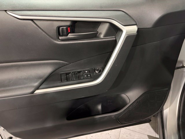 Used 2019 Toyota RAV4 LE w/ Carpet Mat Package FWD image 10