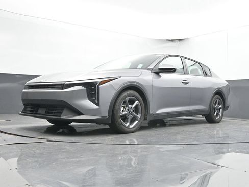 Used 2025 Kia K4 FWD image 40