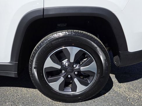 Used 2023 Jeep Grand Cherokee 4WD 4xe image 14