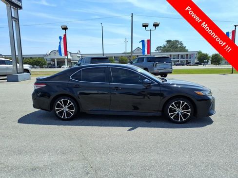 Used 2019 Toyota Camry SE w/ Convenience Package image 6