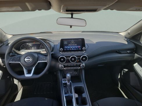 Used 2025 Nissan Sentra SV FWD image 8